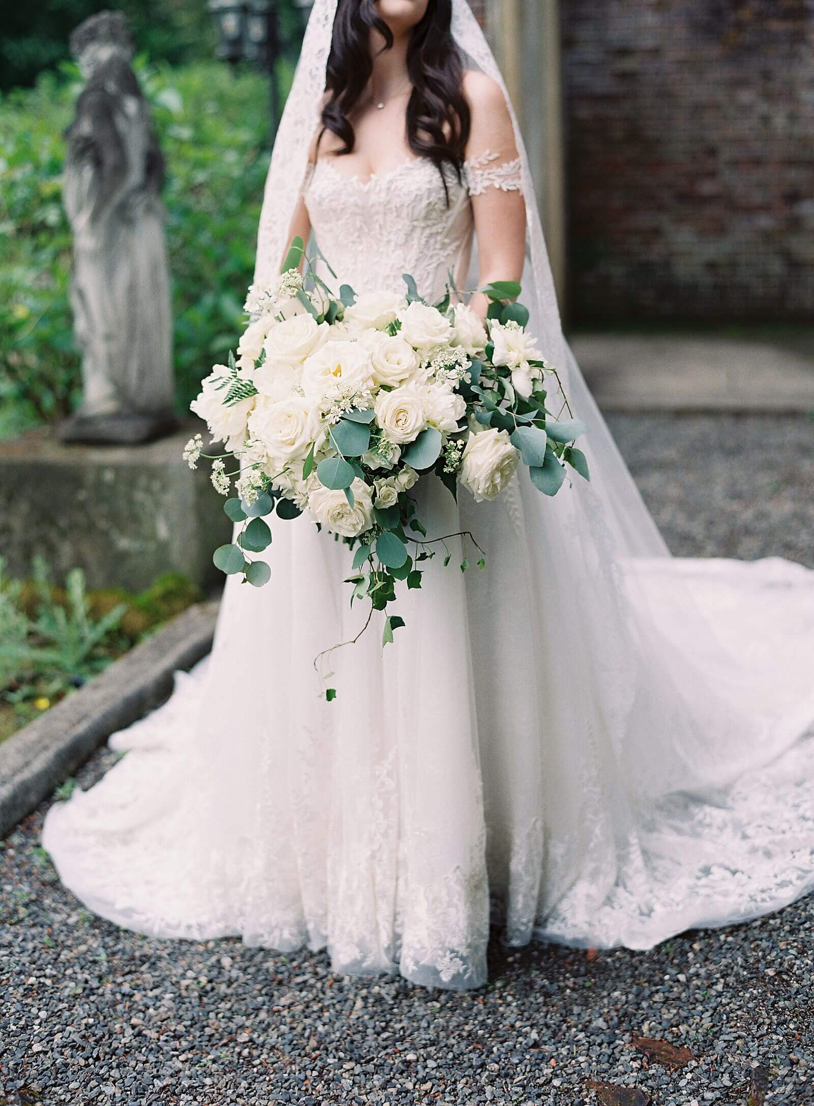 Ivory bridal bouquet at Thornewood Castle - Jacqueline Benét Photography