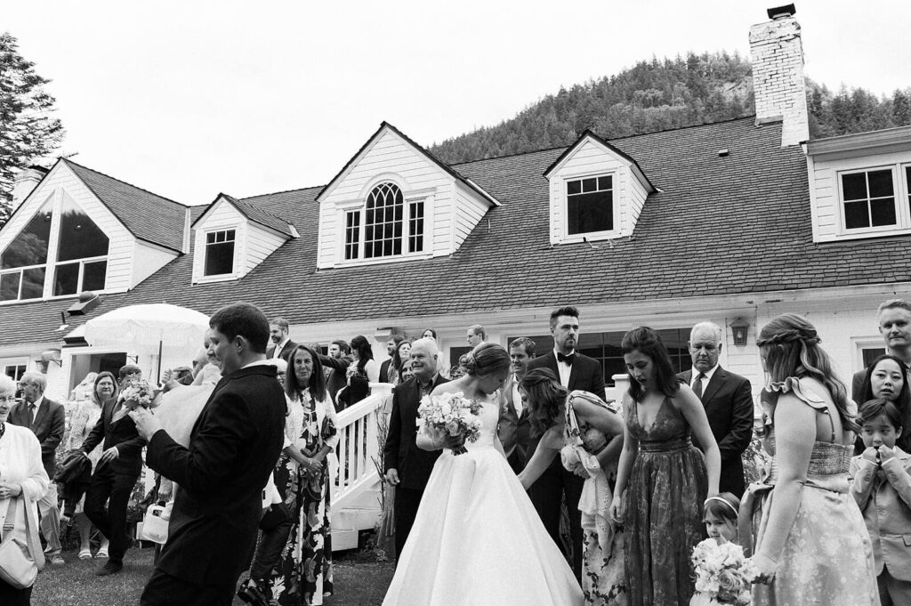 A black and white photo of the bride, groom, and all their family and friends gathered together for their garden wedding at Fox Hollow Farm in Seattle | best wedding venues in Seattle 